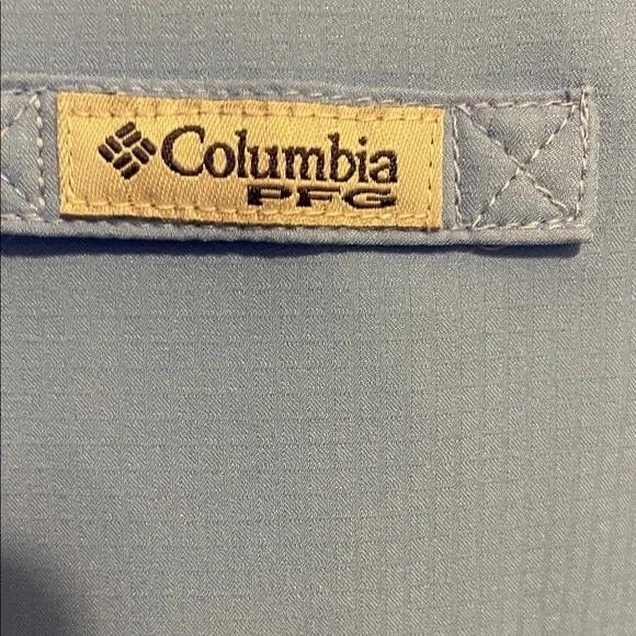 Columbia Women's Button Down Sleeveless Blue Shirt - Picture 3 of 4